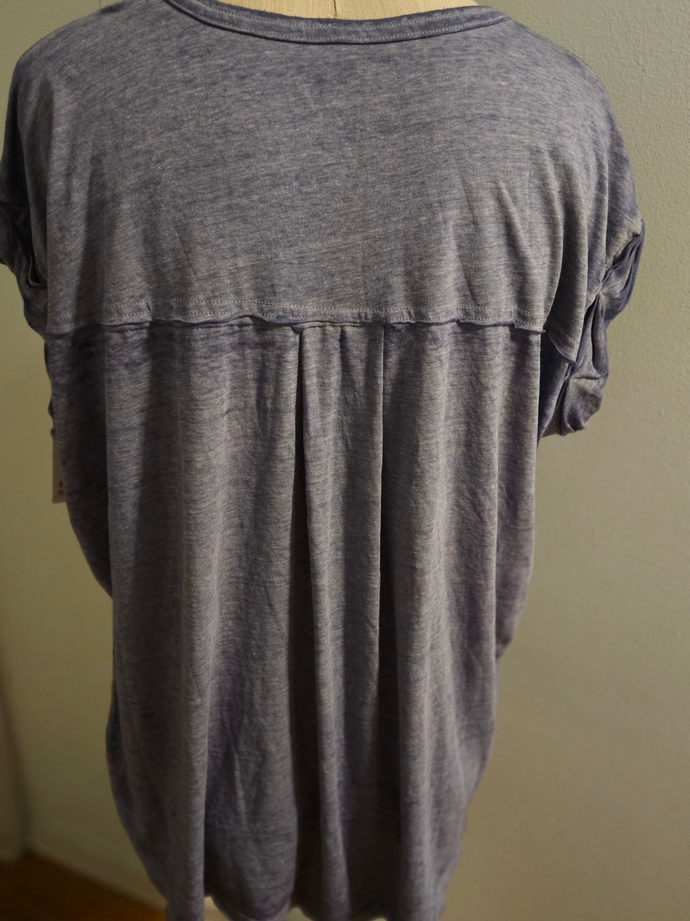 NWT Free People® Beach "Keep Me" V-Neck Relaxed Tee in Purple Pow Size Large - Picture 4 of 5